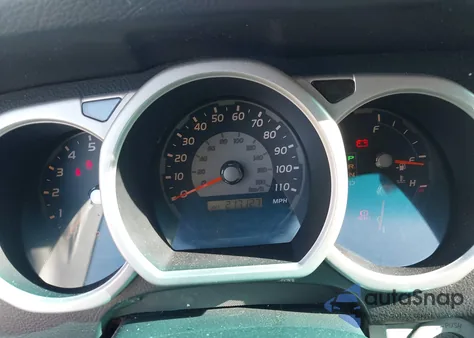 2004 Toyota 4Runner Sr5 V6 z USA, uszkodzony, nr VIN JTEBU14R748020194